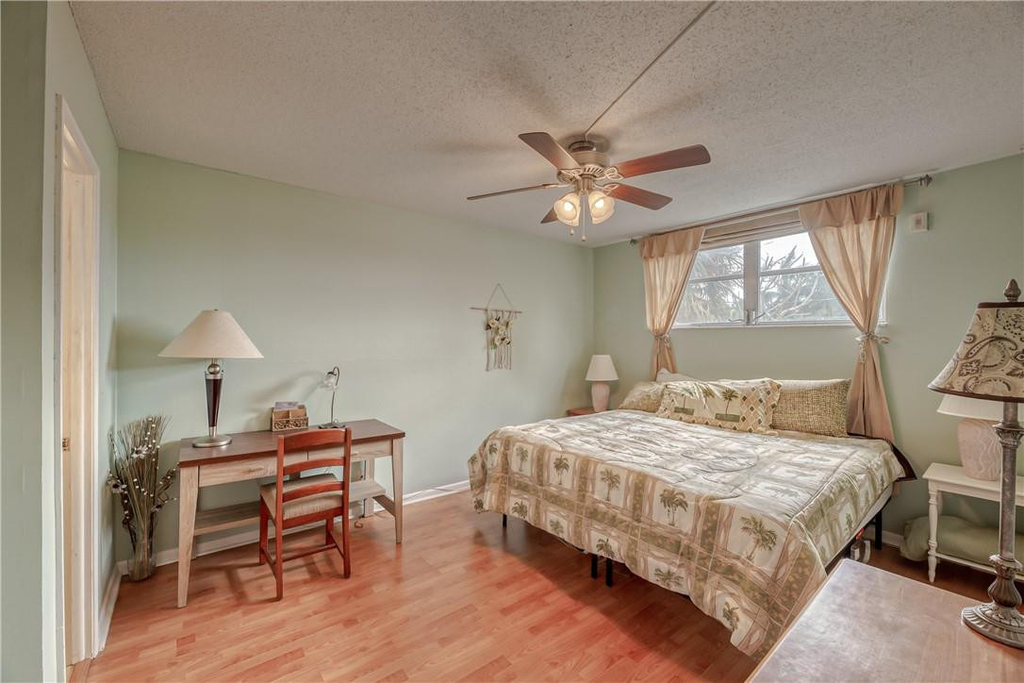 2400 Ne 10th Street - Photo 12
