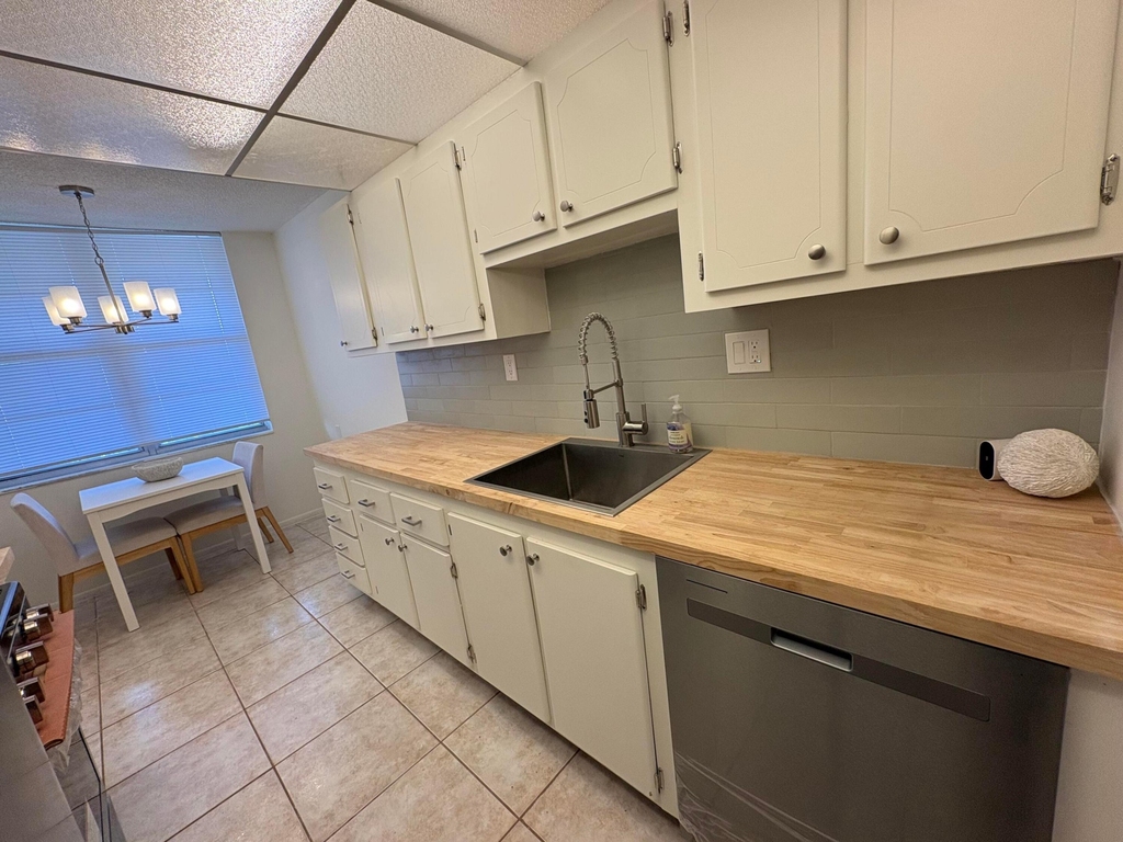 2650 Nw 49th Avenue - Photo 34