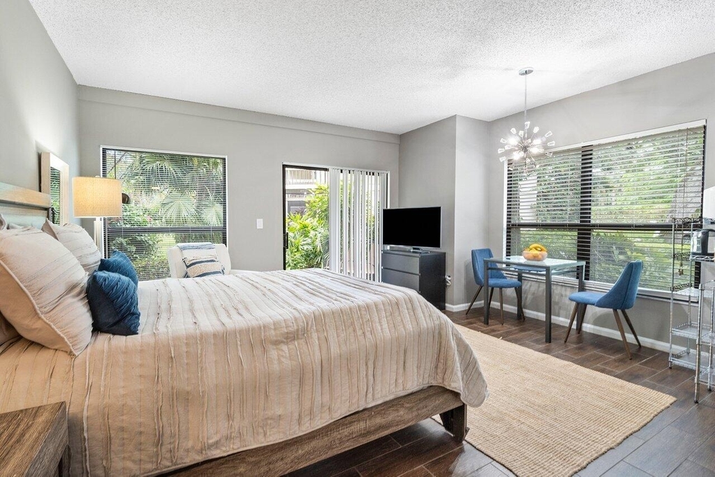 11863 Wimbledon Circle - Photo 1