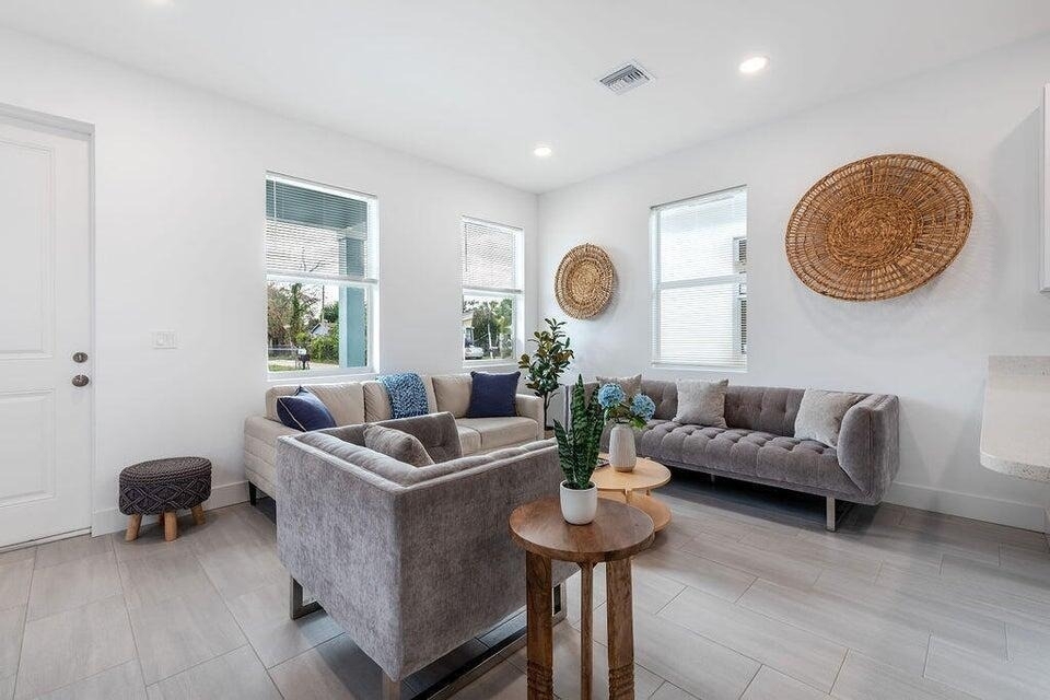 2615 Hiawatha Avenue - Photo 4