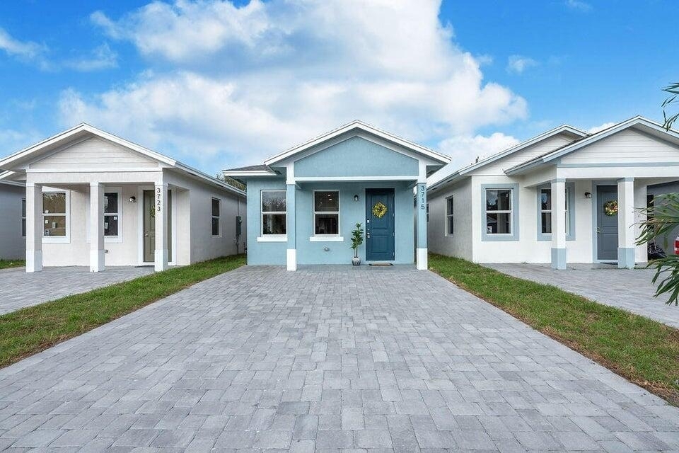 2615 Hiawatha Avenue - Photo 1