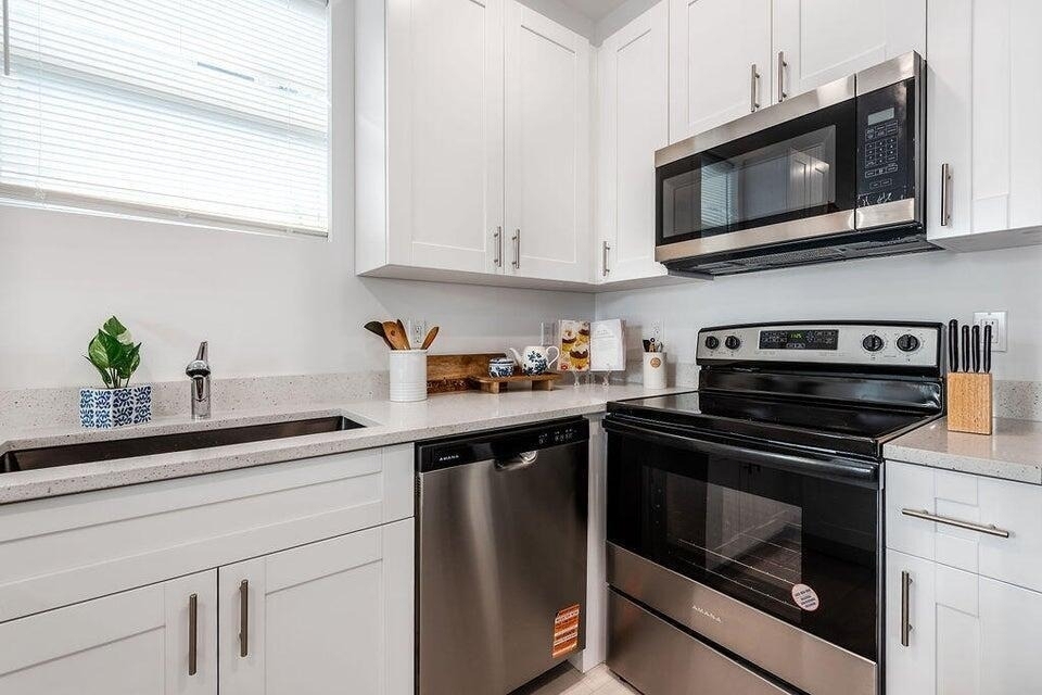 2615 Hiawatha Avenue - Photo 8