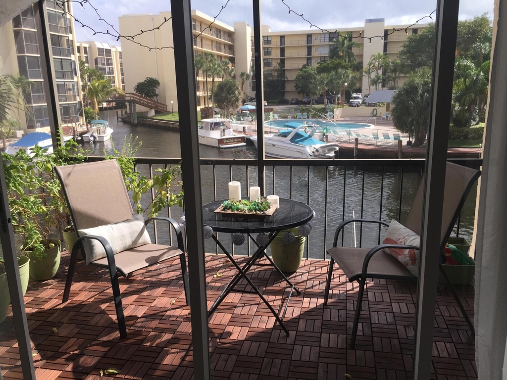 10 Royal Palm Way - Photo 0