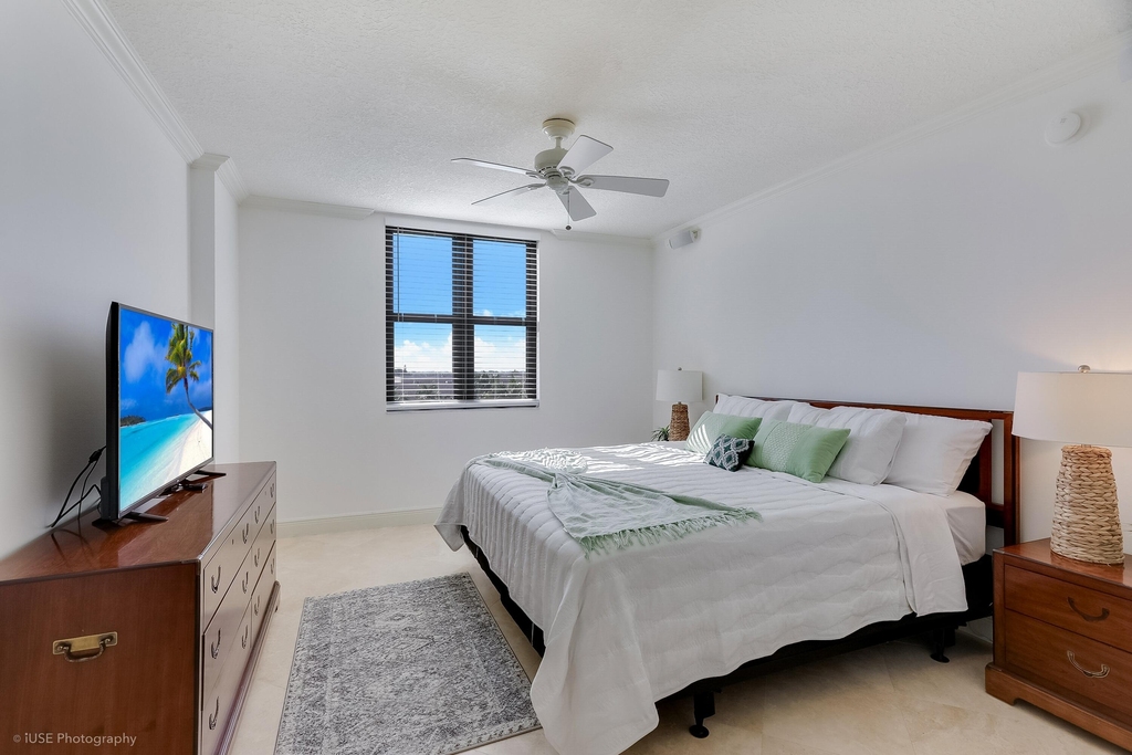651 Okeechobee Boulevard - Photo 8