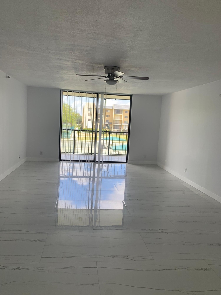 2786 Tennis Club Drive - Photo 2