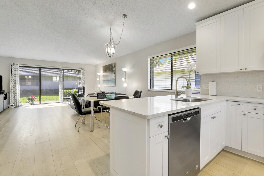 811 Club Drive - Photo 7