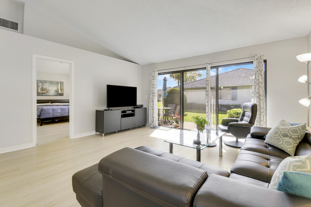 811 Club Drive - Photo 11