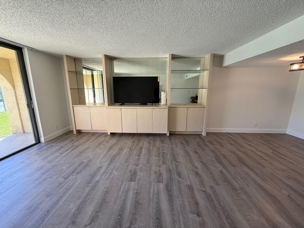 2786 Tennis Club Drive - Photo 4