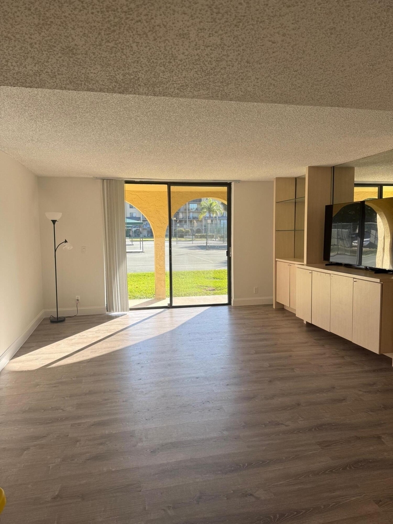 2786 Tennis Club Drive - Photo 3
