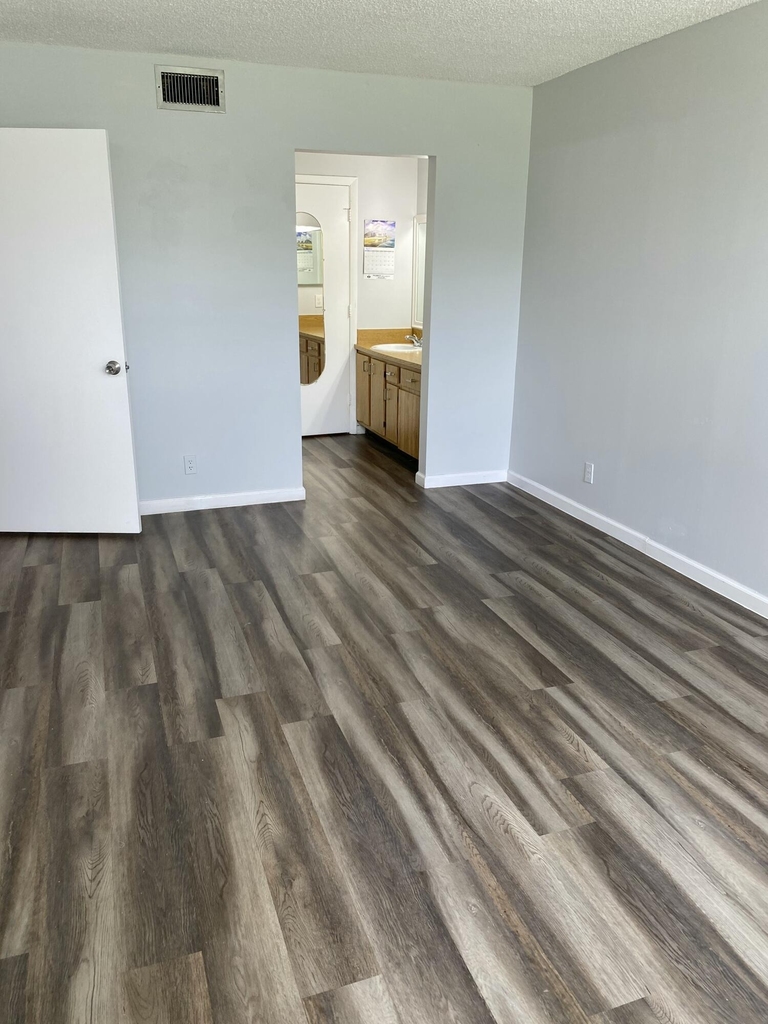 6890 Royal Palm Boulevard - Photo 8
