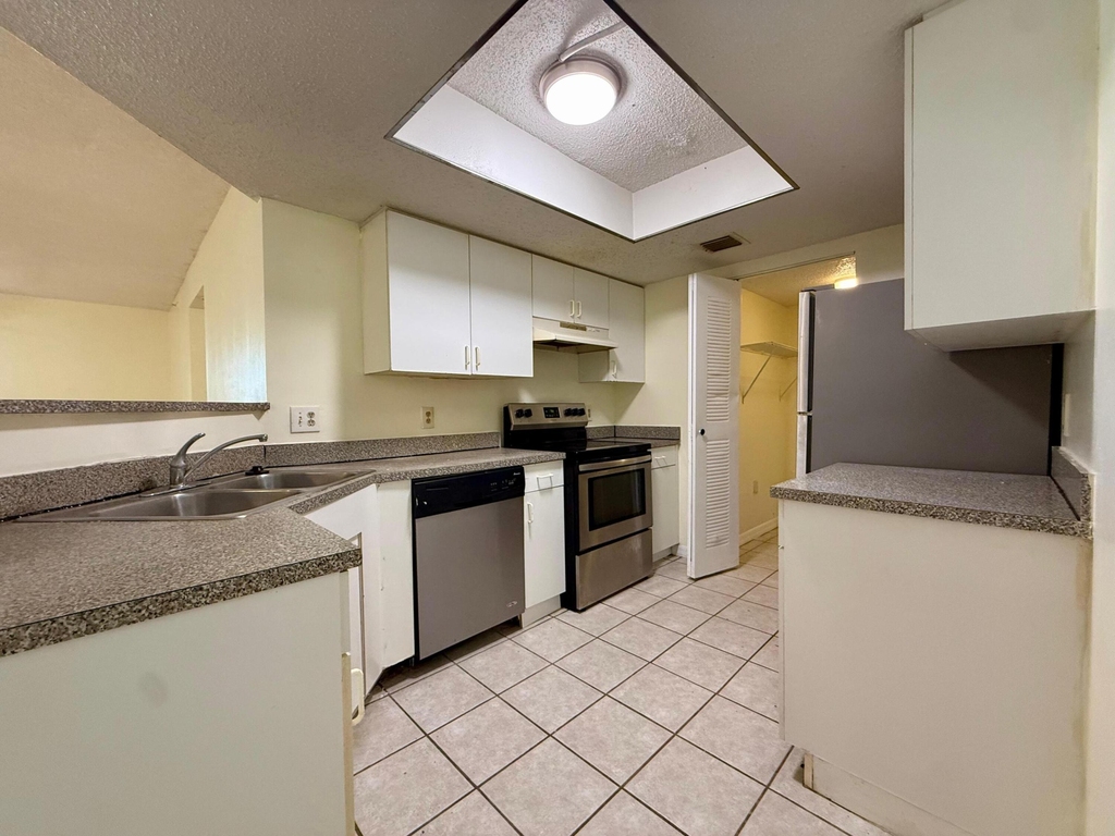 5065 Wiles Road - Photo 8