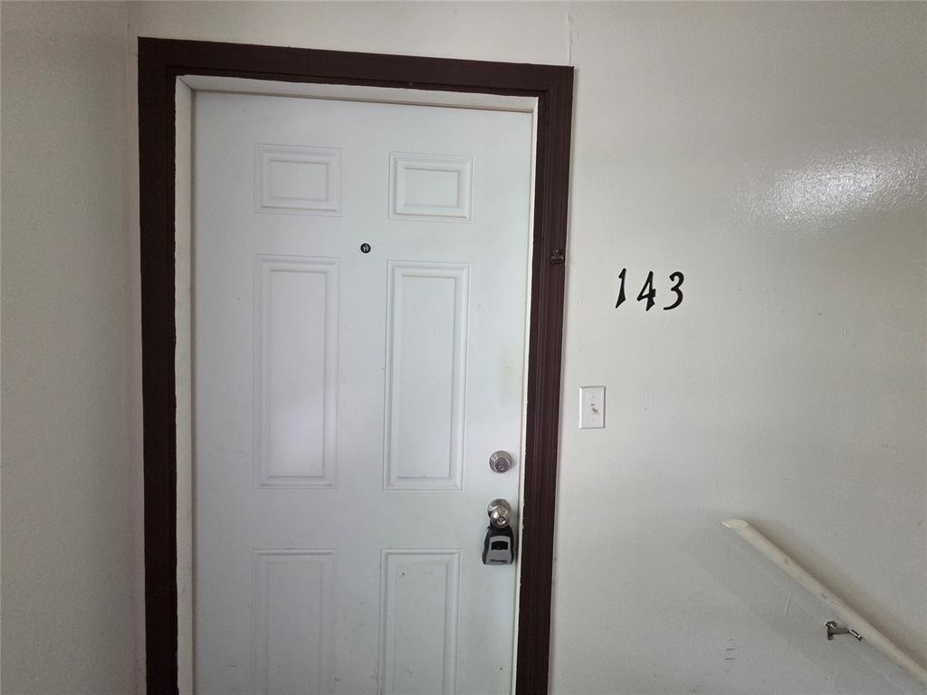 401 Se 12th Street - Photo 1