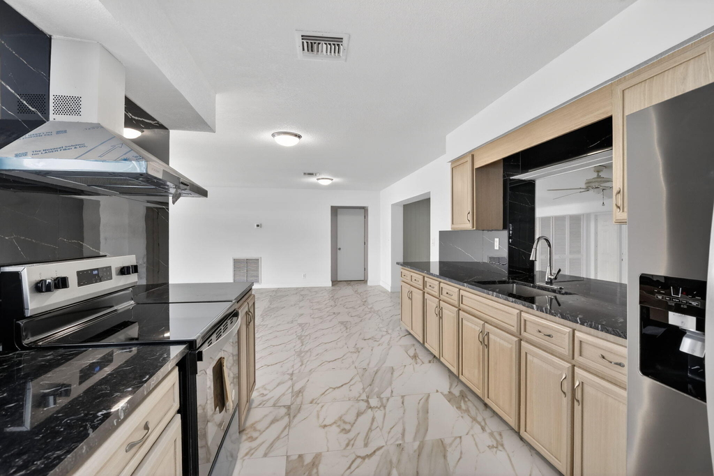 5731 Ne 17th Terrace - Photo 9