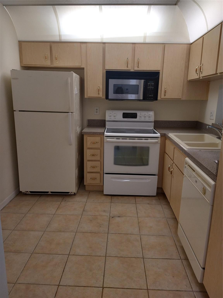 8850 Royal Palm Boulevard - Photo 1
