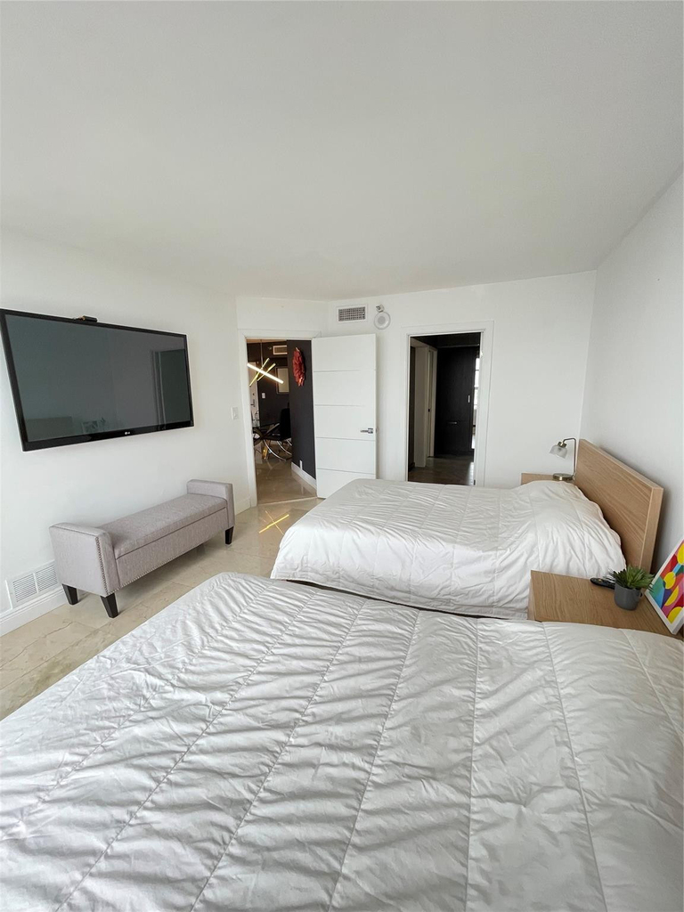 19101 Ne 36th Place - Photo 16