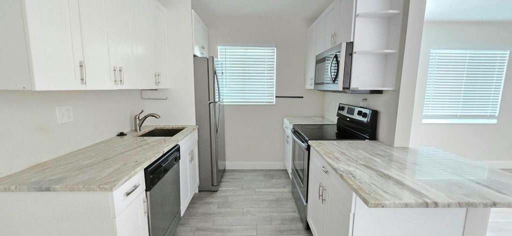 115 Sw 1st Avenue - Photo 0