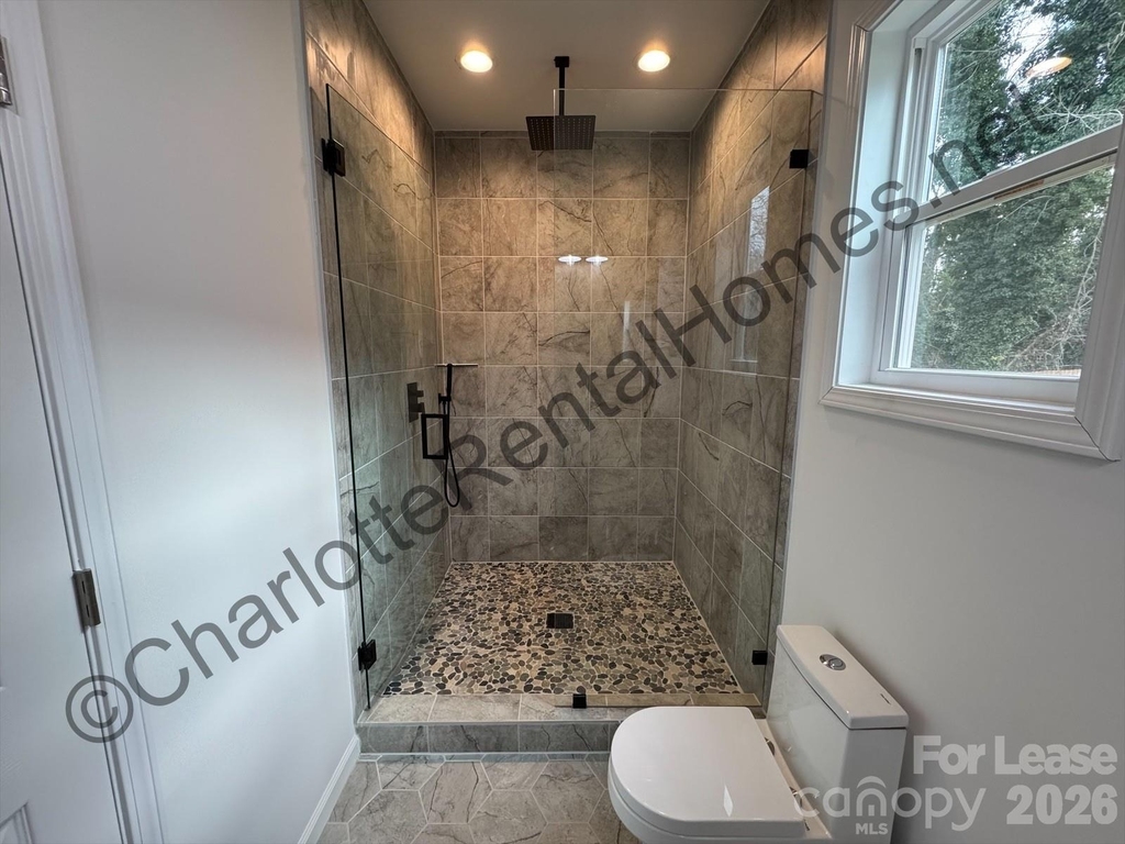 512 N Mulberry Street - Photo 2