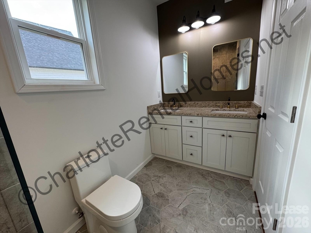512 N Mulberry Street - Photo 1
