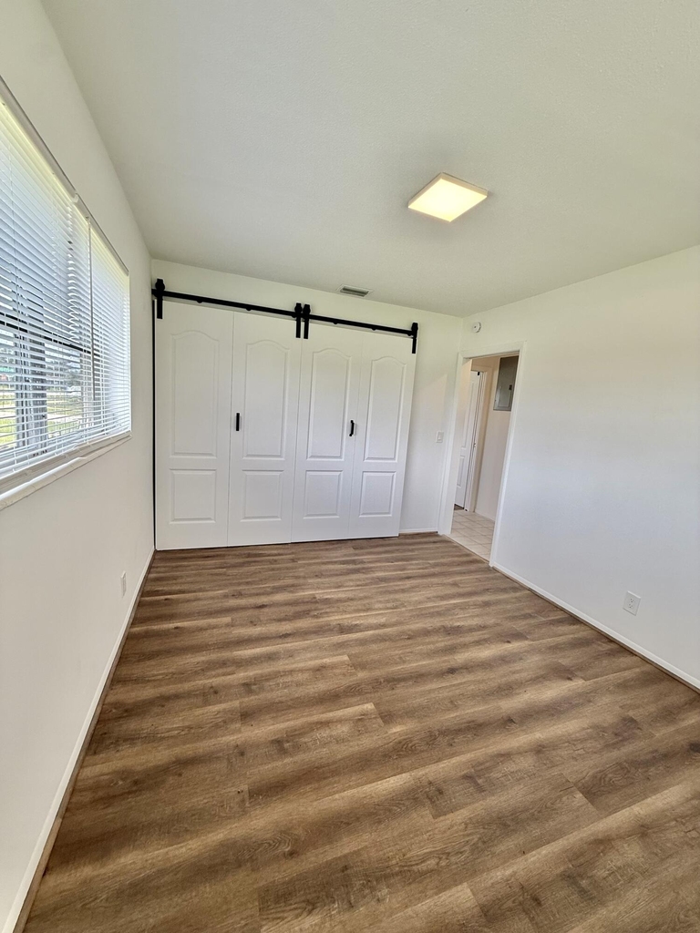 5263 Cresthaven Boulevard - Photo 4