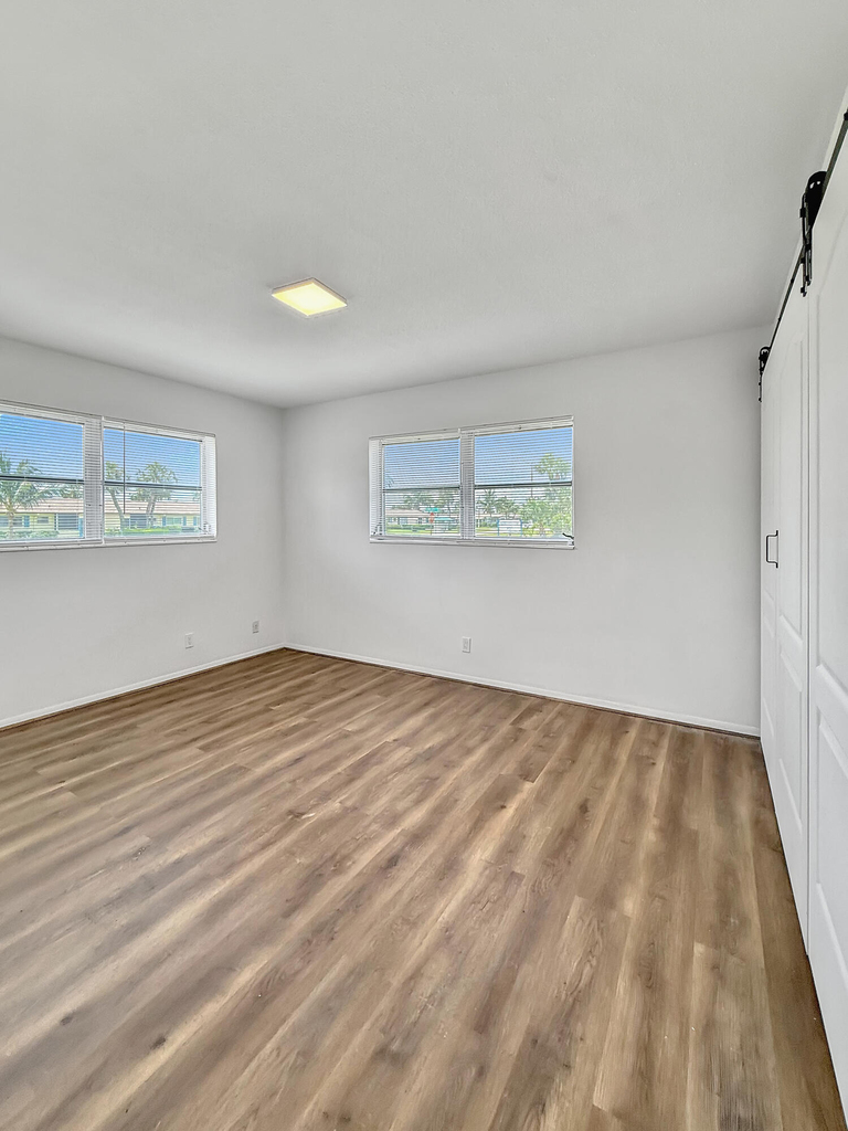 5263 Cresthaven Boulevard - Photo 6