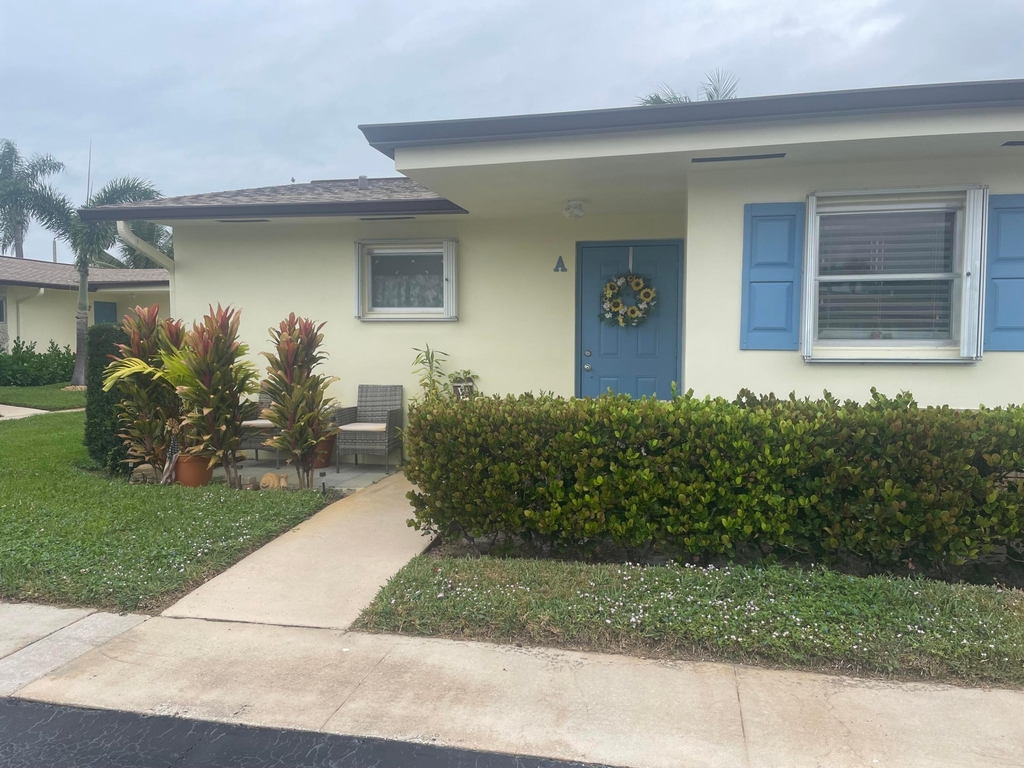 2864 E Crosley Dr Drive E - Photo 0