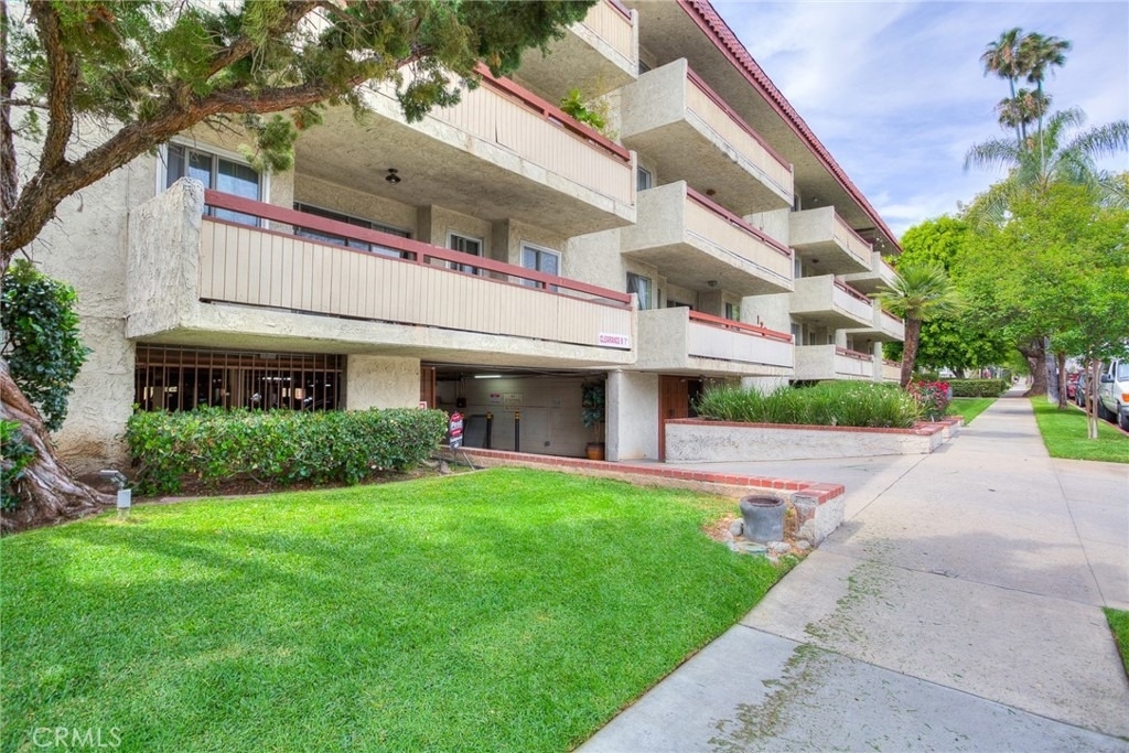 125 S Sierra Madre Blvd - Photo 0