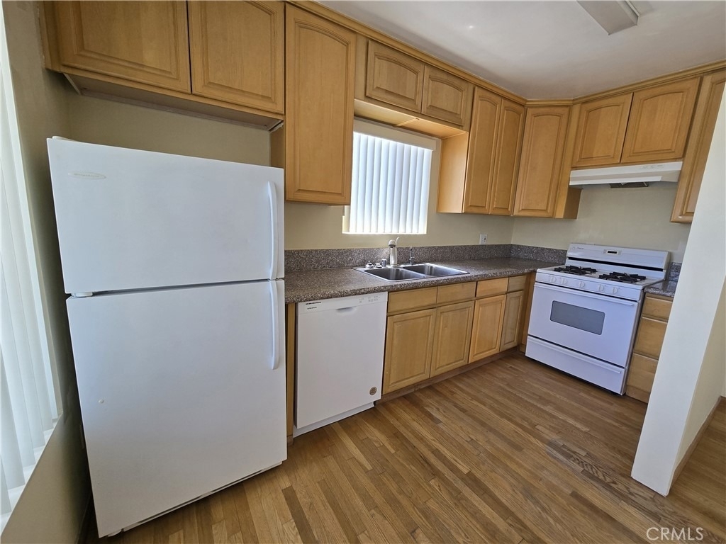 1129 N Clark - Photo 5