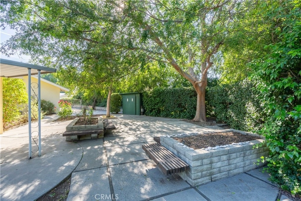 11761 Encino Avenue - Photo 32
