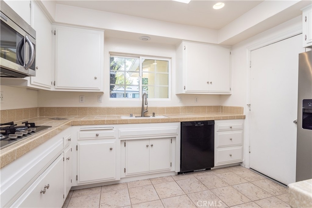 11761 Encino Avenue - Photo 10