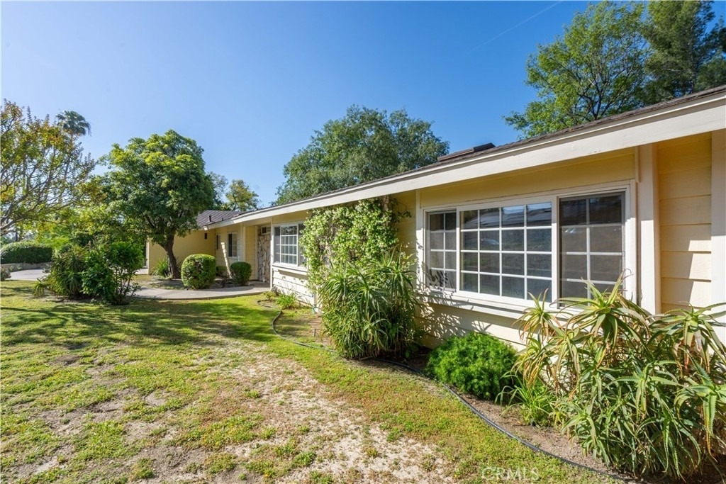11761 Encino Avenue - Photo 2