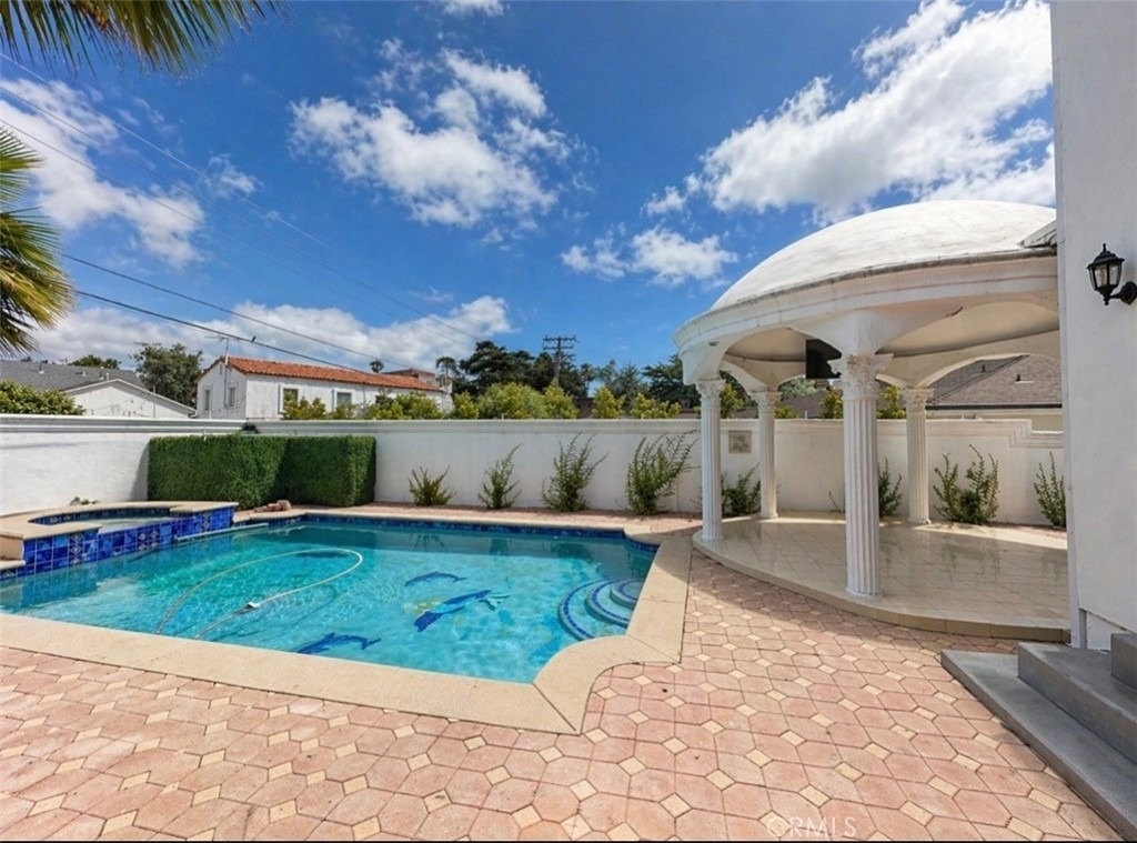 710 Adelaide Place - Photo 1