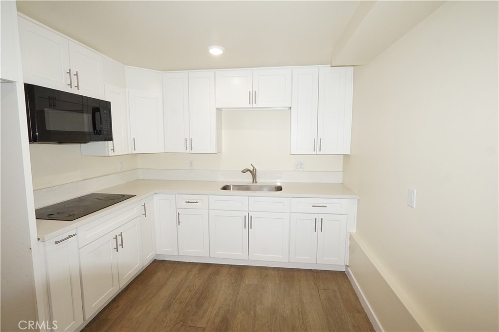 448 W 41st Place - Photo 9