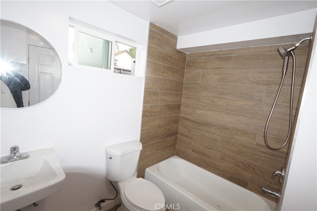 448 W 41st Place - Photo 2
