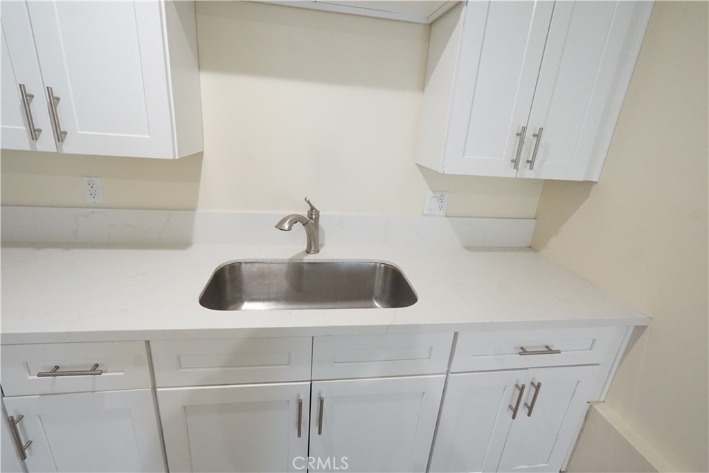 448 W 41st Place - Photo 11