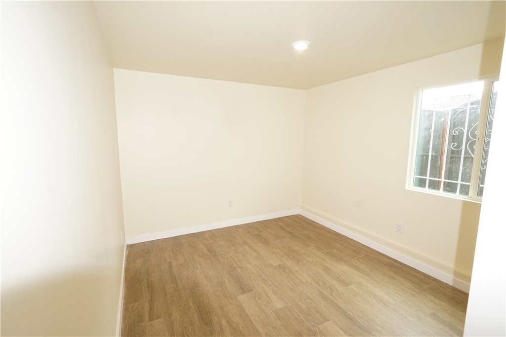 448 W 41st Place - Photo 15