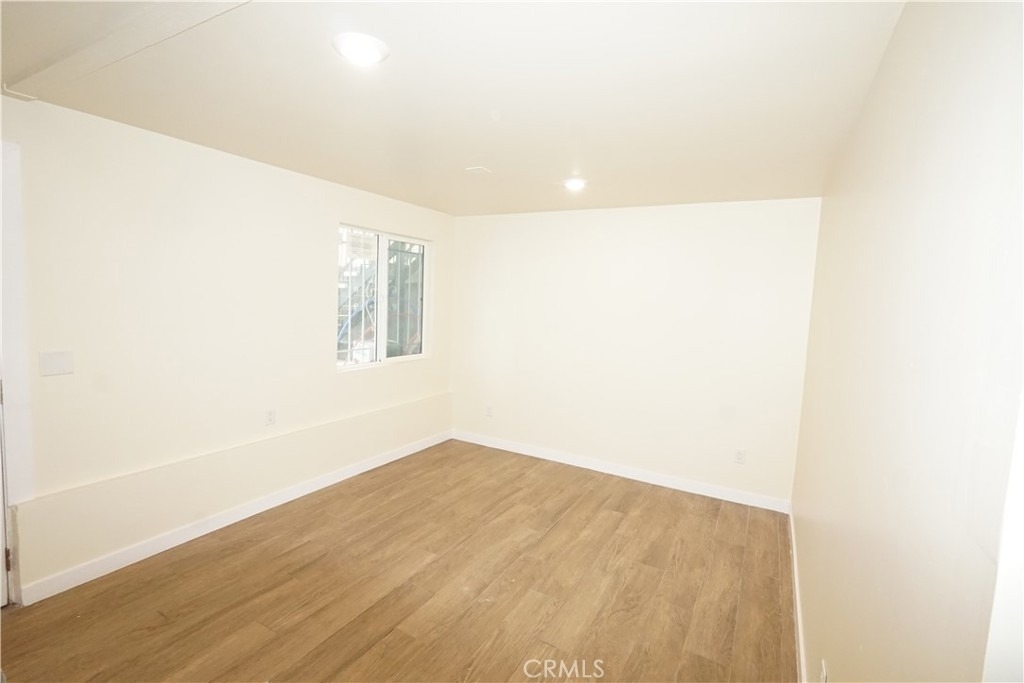 448 W 41st Place - Photo 7