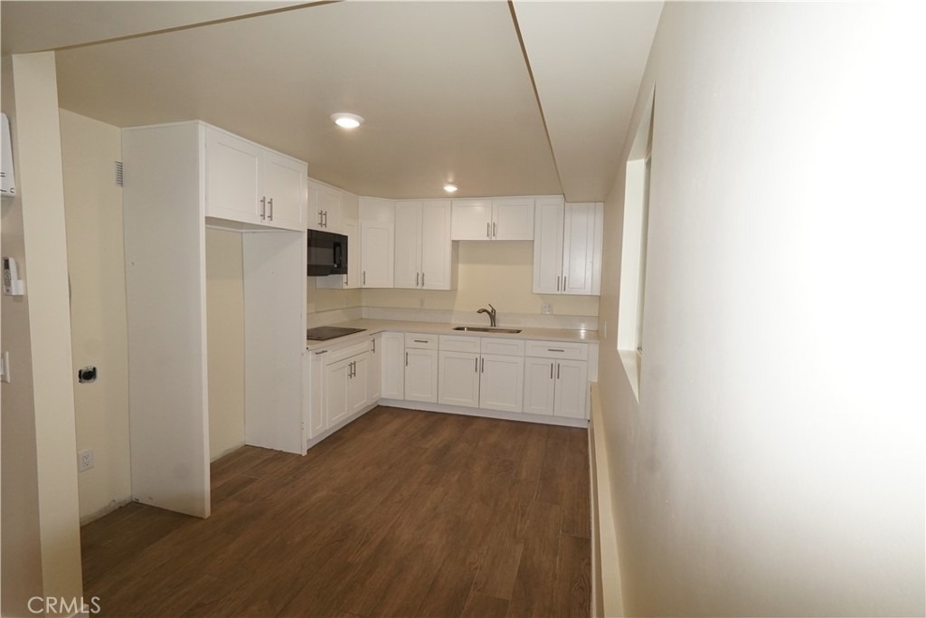 448 W 41st Place - Photo 32