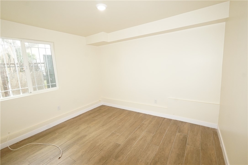 448 W 41st Place - Photo 4