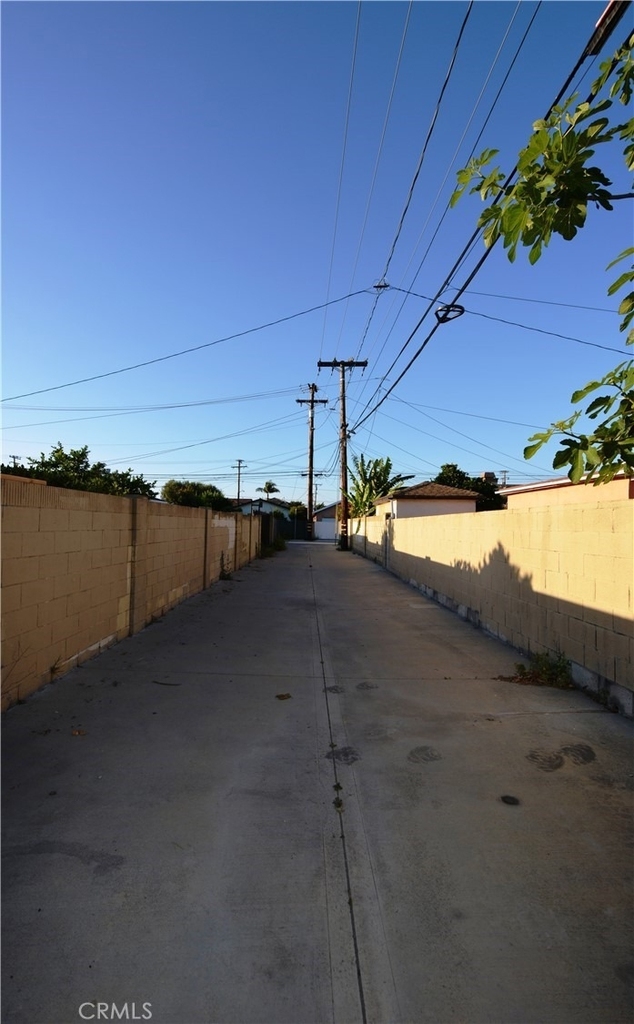 18328 Devlin Avenue - Photo 28