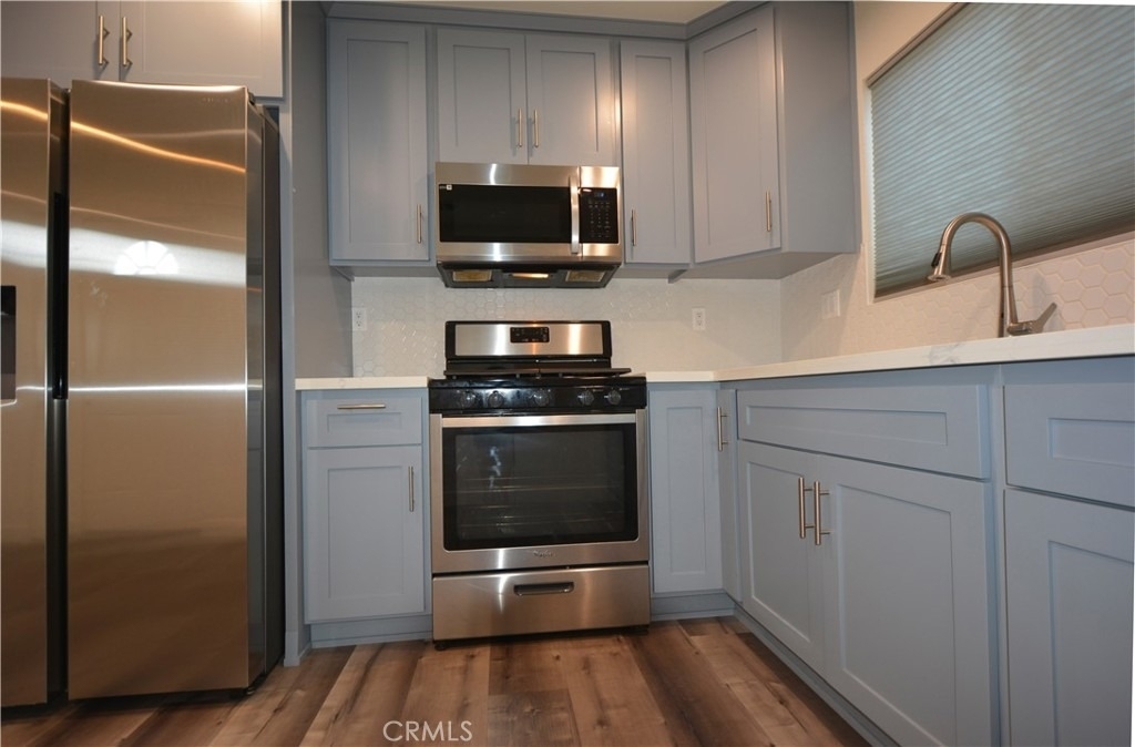 18328 Devlin Avenue - Photo 12