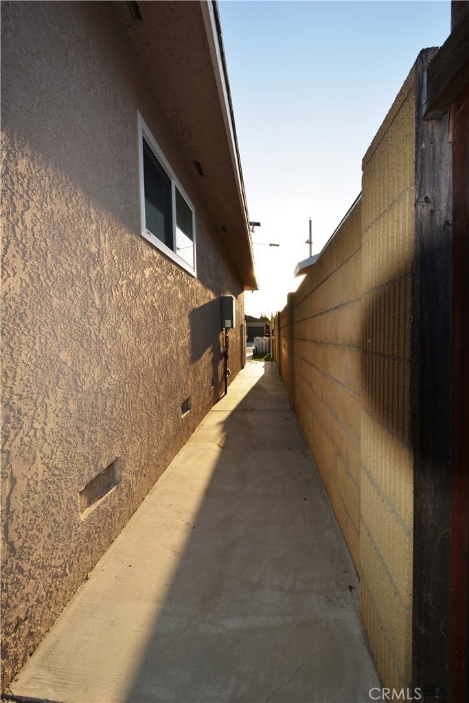 18328 Devlin Avenue - Photo 4
