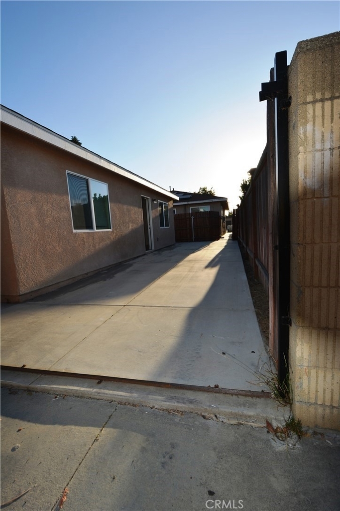 18328 Devlin Avenue - Photo 24