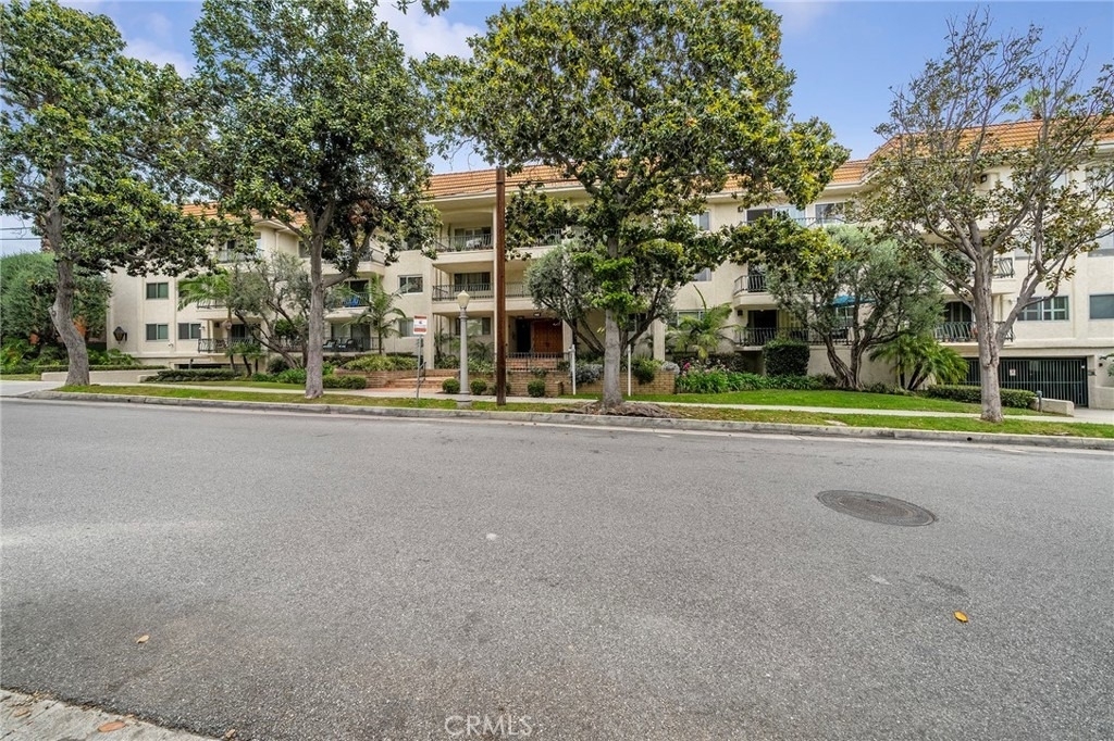 420 S Madison Avenue - Photo 1