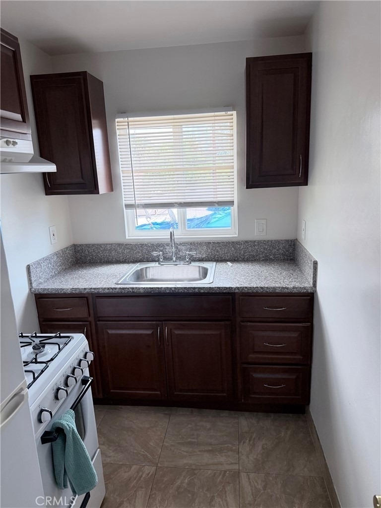 1248 Wesley Avenue - Photo 5