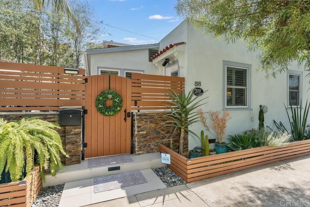 818 7th Street - Photo 0