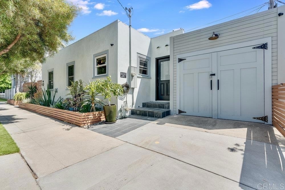 818 7th Street - Photo 2