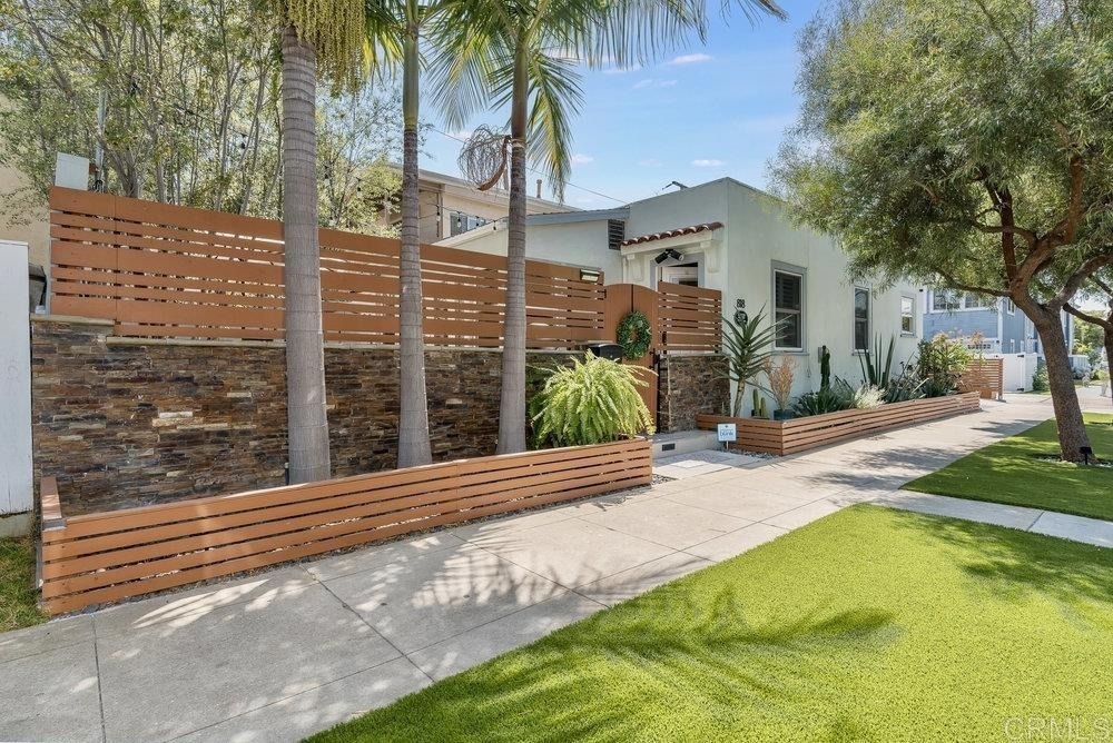 818 7th Street - Photo 1
