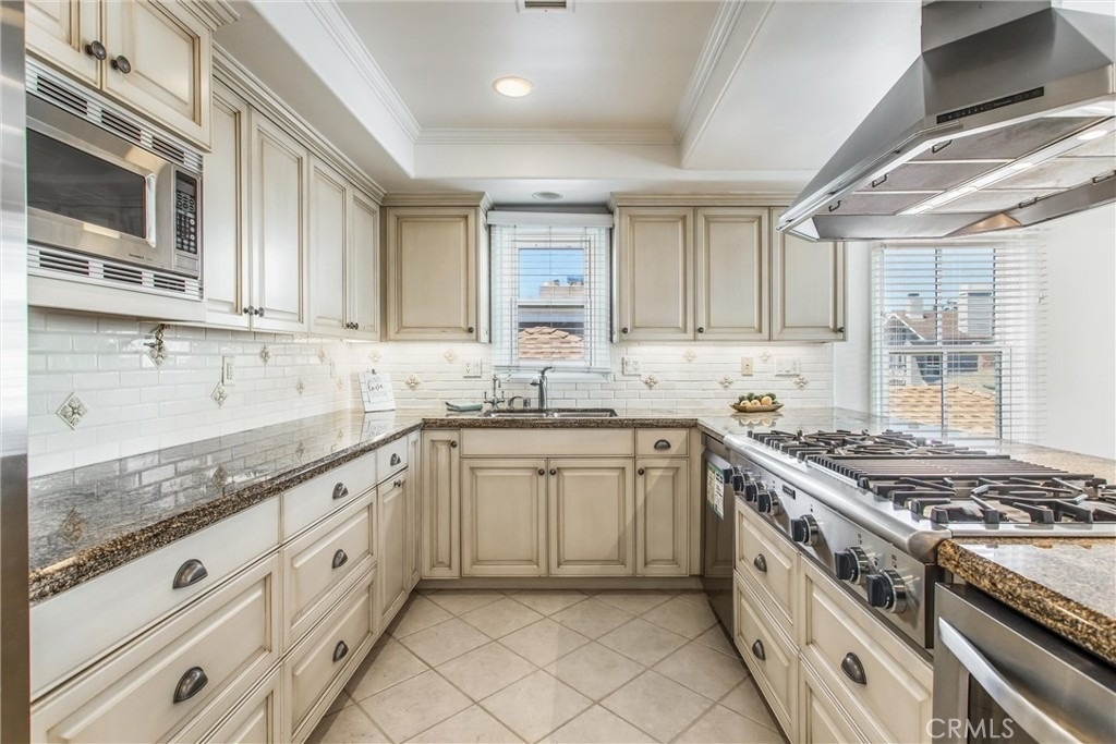 512 1/2 35th Street - Photo 3
