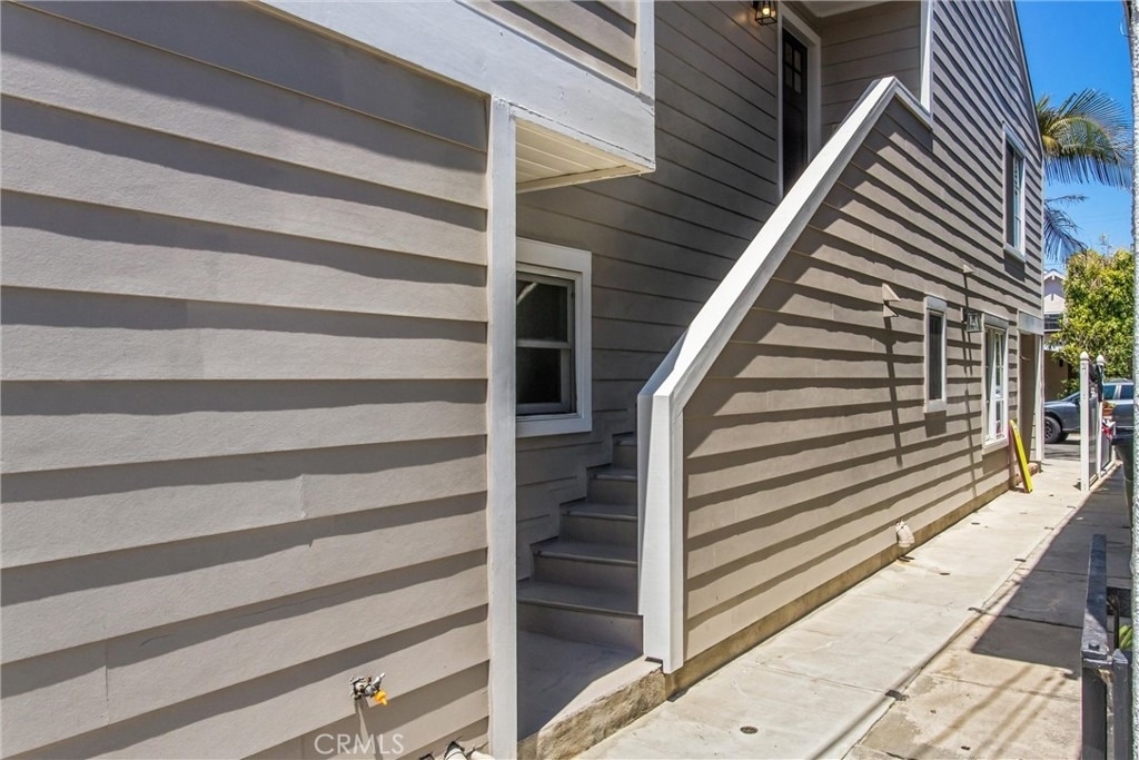 512 1/2 35th Street - Photo 1