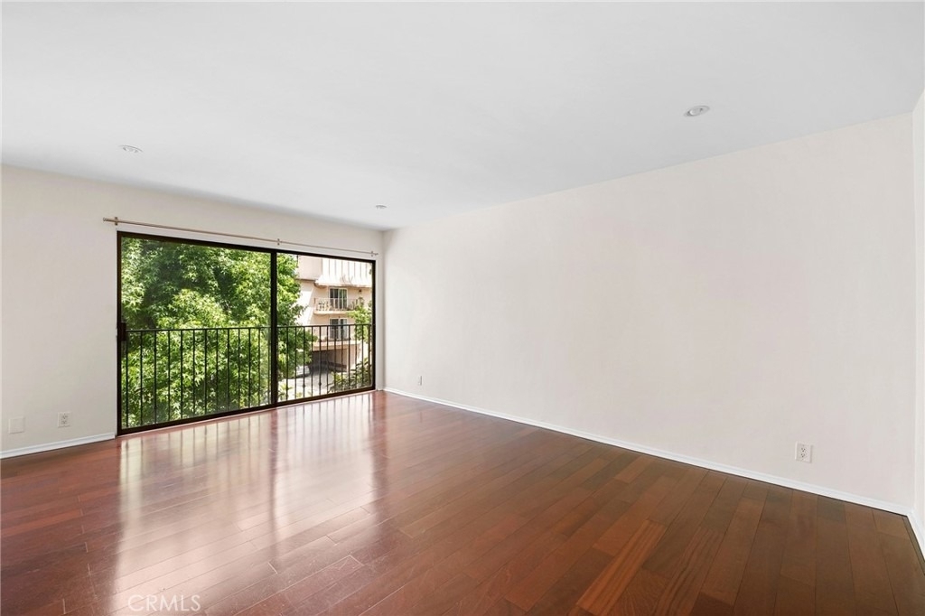 15344 Weddington Street - Photo 4